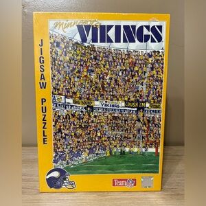 NWT MINNESOTA VIKINGS Jigsaw Puzzle - Purple & Gold. 513 Pieces. 21 1/4’ X 15’.